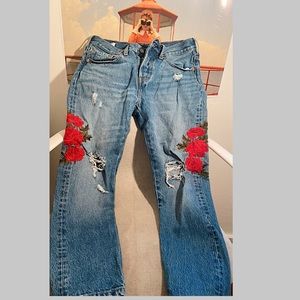 Vintage embroidered Levi’s👑